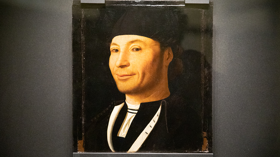 una foto del quadro Ritratto di Ignoto di Antonello da Messina scattata al Museo Mandralisca di Cefalu